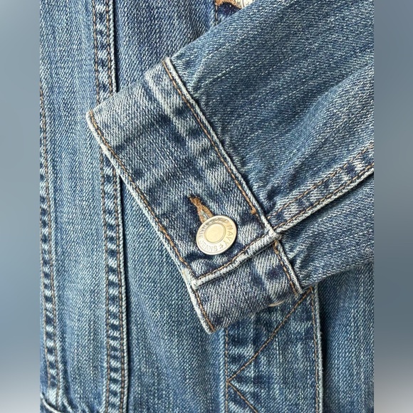 Old Navy Maternity Jean Jacket Distressed Size‎ Large - Picture 3 of 9